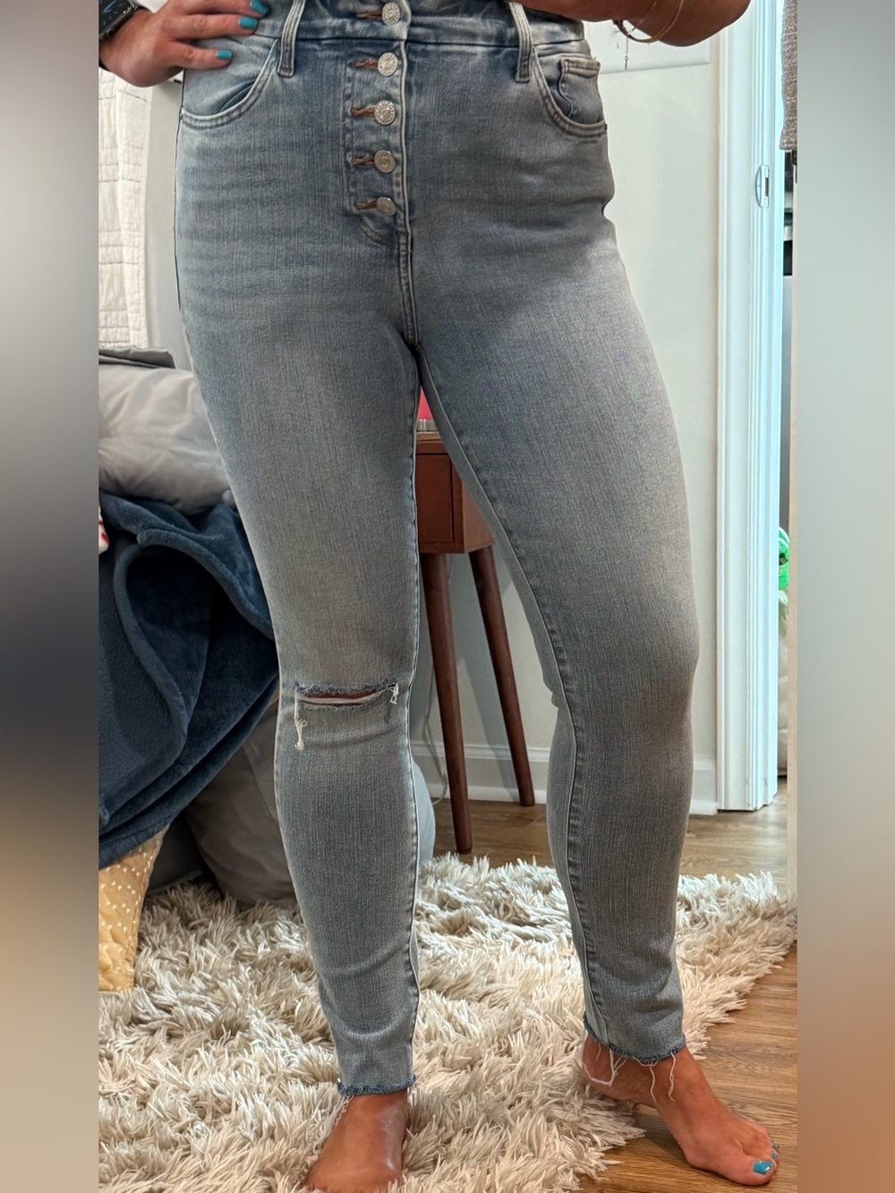 Express High-Rise Skinny light blue Jeans with Knee Distress - Women